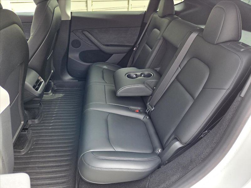 Tesla Model Y 0,0 378kW 4x4 LR Tažné z. SOH - fotka 11 z 20