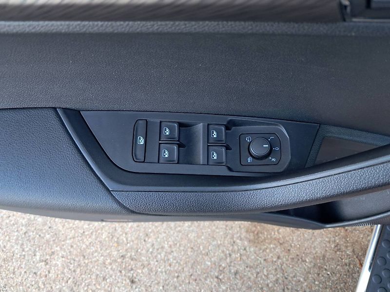 Škoda Karoq (2024) Top Selection 2.0 TDI / 110 kW - fotka 19 z 31
