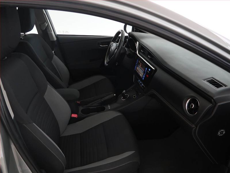 Toyota Auris (2016) Hybrid, Automat, Tempomat - fotka 9 z 21