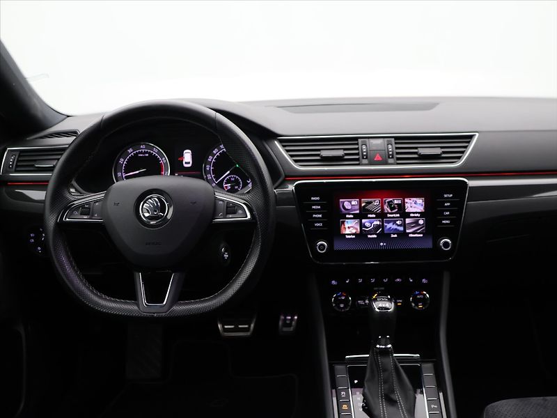 Škoda Superb 2.0 TSI 206kW DSG Sportline - fotka 23 z 30