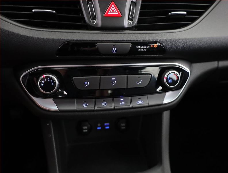 Hyundai i30 (2018) 1.6 CRDi, Serv.kniha, Tempomat - fotka 10 z 15
