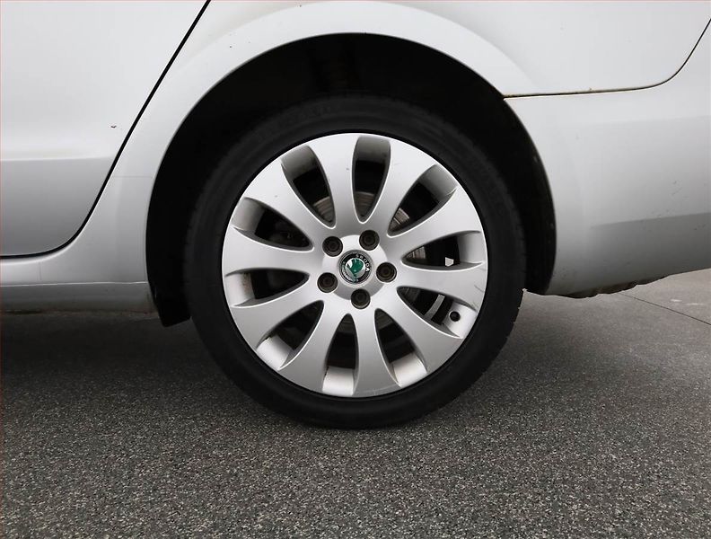 Škoda Superb (2011) 2.0 TSI, Automat, Serv.kniha - fotka 18 z 18