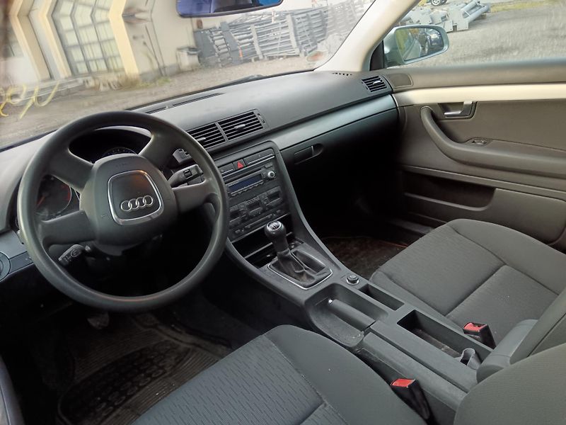 Audi A4 (2006)  85 KW klima výhřev  - fotka 6 z 15