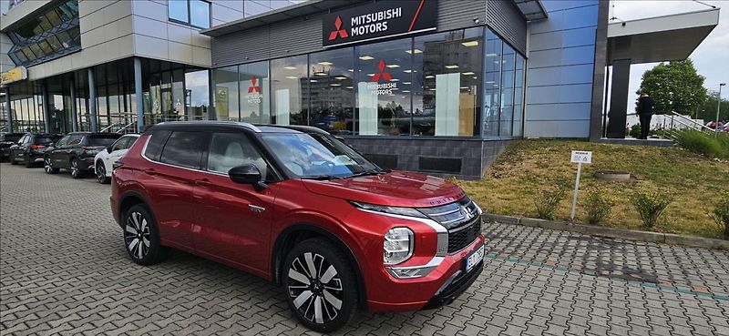 Mitsubishi Outlander 2,4 PHEV 4x4  INSTYLE - fotografie inzerátu