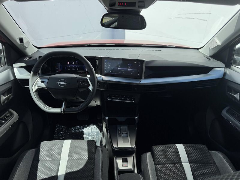 Opel Frontera (2026) GS Hybrid 1,2 TURBO - fotka 8 z 10