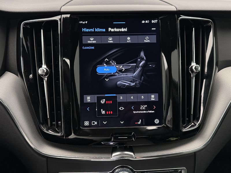Volvo XC60 B5 AWD BLACK EDITION AUT  - fotka 37 z 49