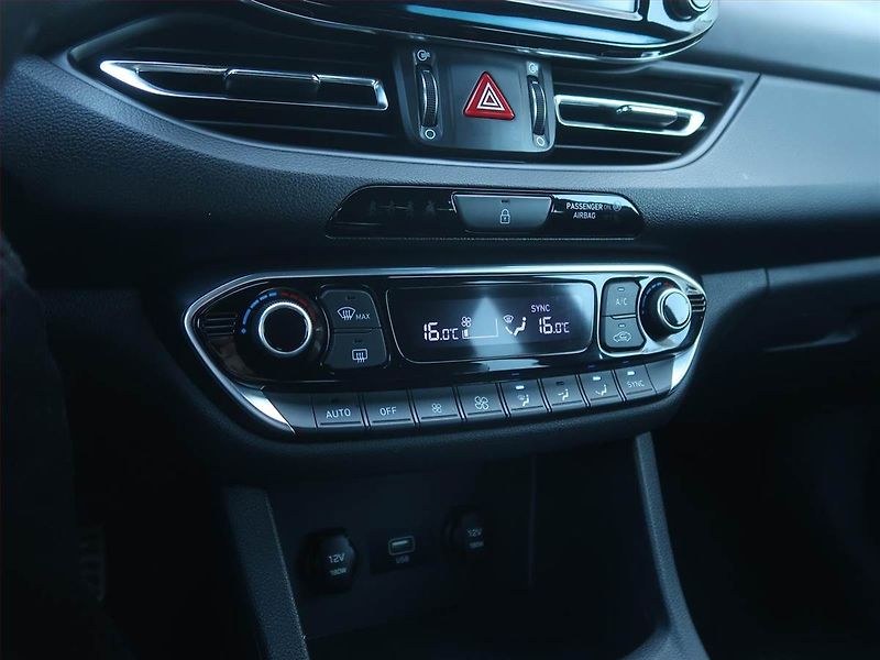 Hyundai i30 (2024) N-Line 1.5 T-GDI MHEV - fotka 15 z 19