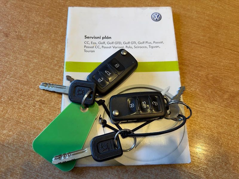 Volkswagen Tiguan 2,0 TDI 4x4 / Sport / servis.k - fotka 24 z 29