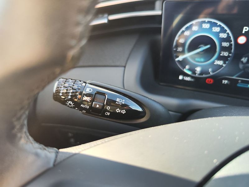 Hyundai Tucson 1.6 T-GDI/110kW Smart Navi DCT - fotka 29 z 33