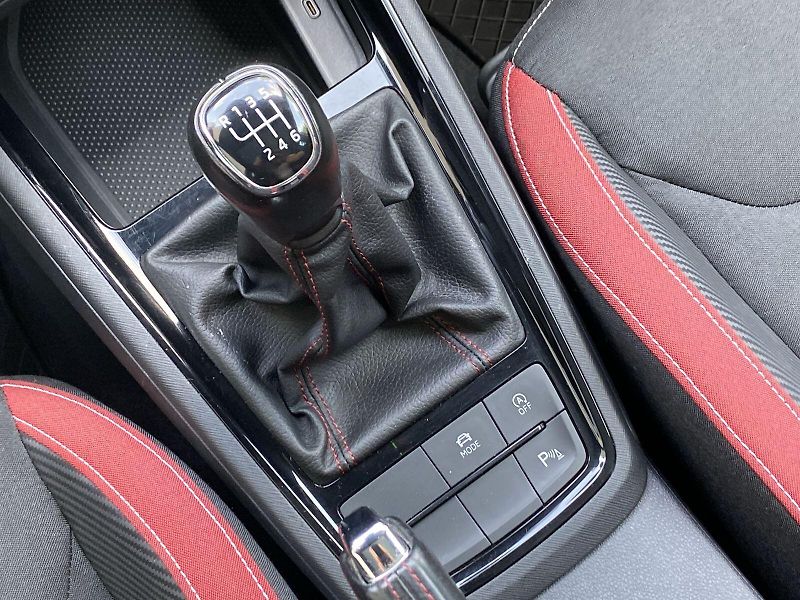 Škoda Kamiq (2021) 1.5 TSI Monte Carlo - fotka 19 z 38