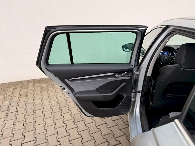 Škoda Octavia (2024) COMBI TOP SELECTION 2,0 TDI 11 - fotka 20 z 33