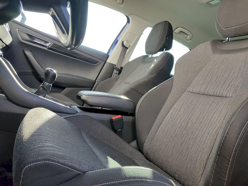 Škoda Karoq (2019) Style 1,6 Tdi 85 Kw - fotka 21 z 34