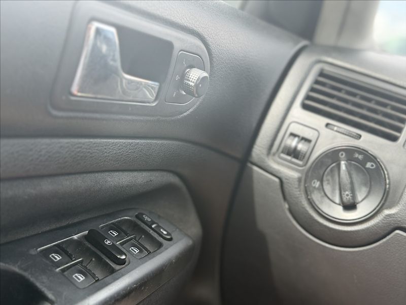 Volkswagen Golf 1,9 TDI 74kW - fotka 14 z 24