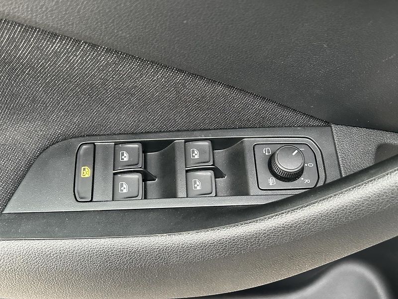 Škoda Scala 1.0 TSI Top selection - fotka 19 z 28