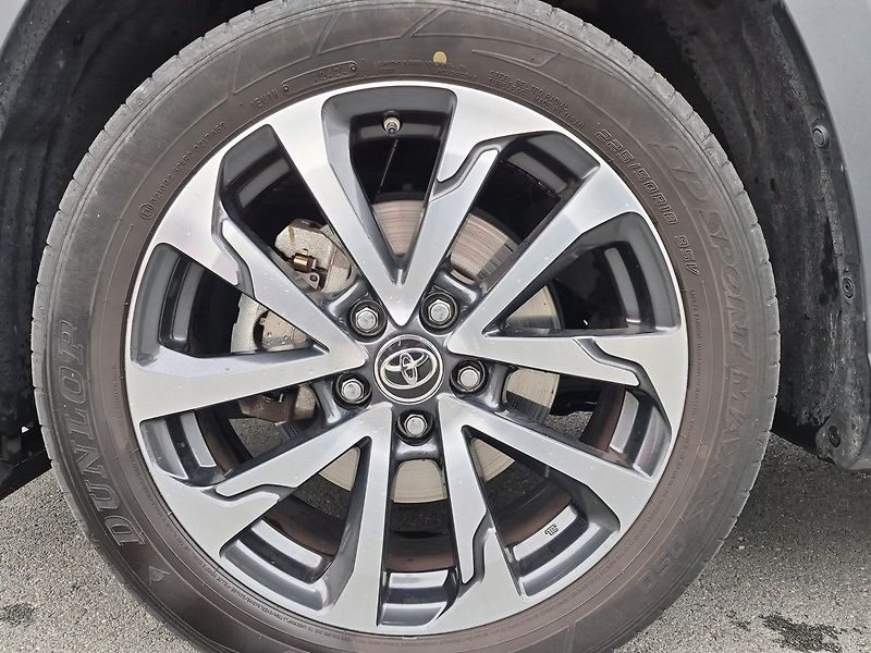 Toyota Corolla Cross Style Tech 1,8 HEV e-CVT - fotka 25 z 26