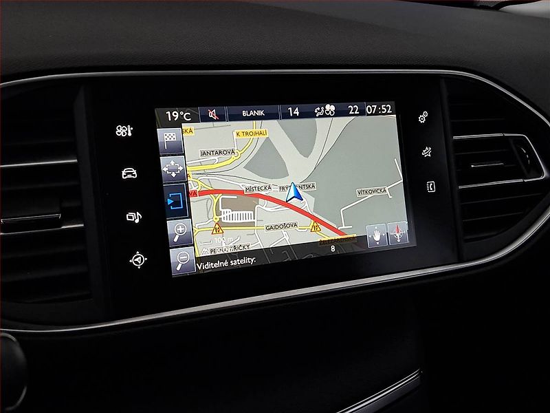 Peugeot 308 (2017) 1.6 BlueHDi, Navi, Tempomat - fotka 13 z 20