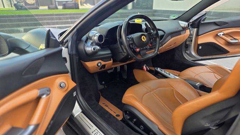 Ferrari F8 (2020) SERVIS-PLNÁ ÁRUKA-MAT WRAP - fotka 10 z 13