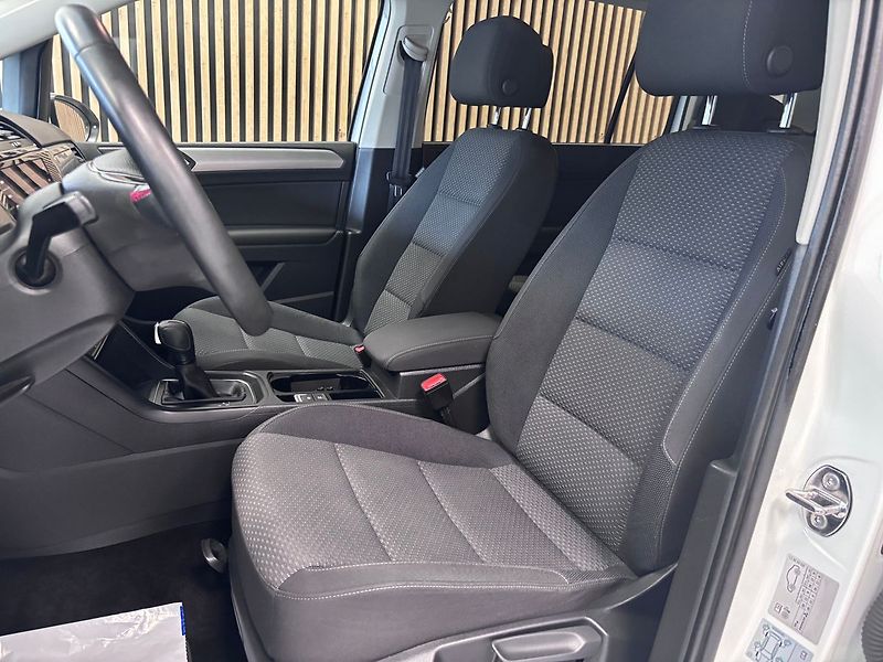 Volkswagen Touran 2.0 TDI BLACK EDITION - fotka 11 z 31