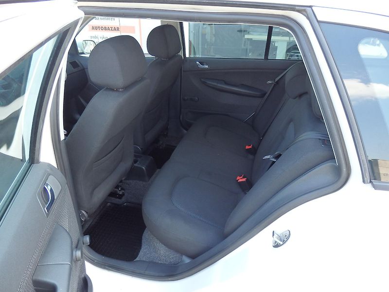 Škoda Fabia 1.4 TDI 59 kW ZÁLOHOVÁNO - fotka 7 z 15
