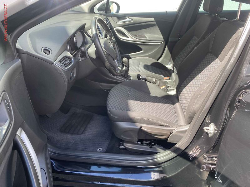 Opel Astra (2018) 1.4T, Navi, +kola - fotka 9 z 20