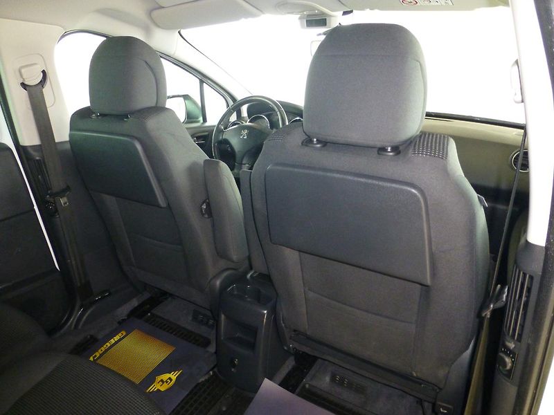 Peugeot 5008 (2014) 1,6HDI*NAVIGACE.*PARKS**NEW - fotka 26 z 31