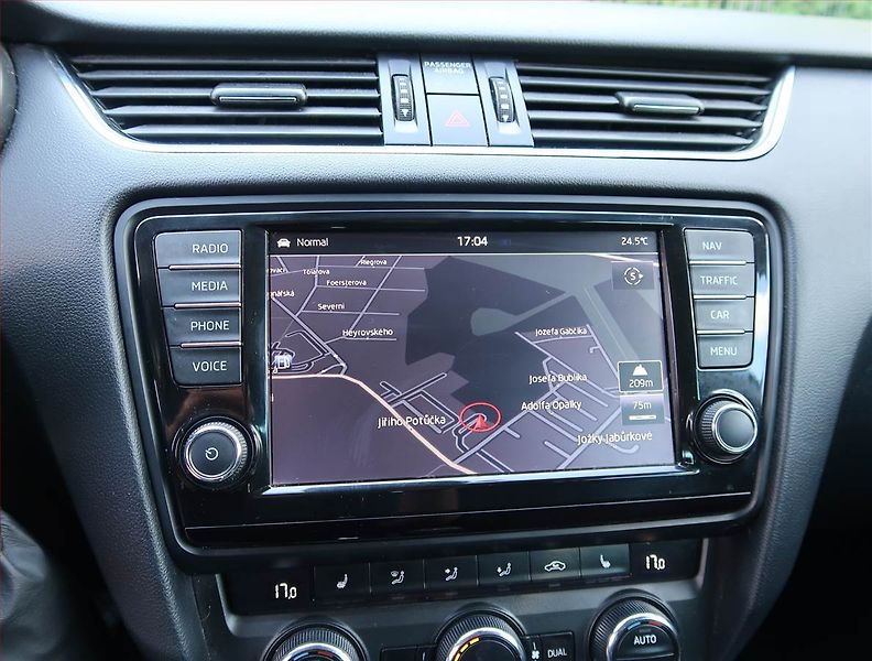 Škoda Octavia (2013) 2.0 TDI, Tempomat - fotka 13 z 20
