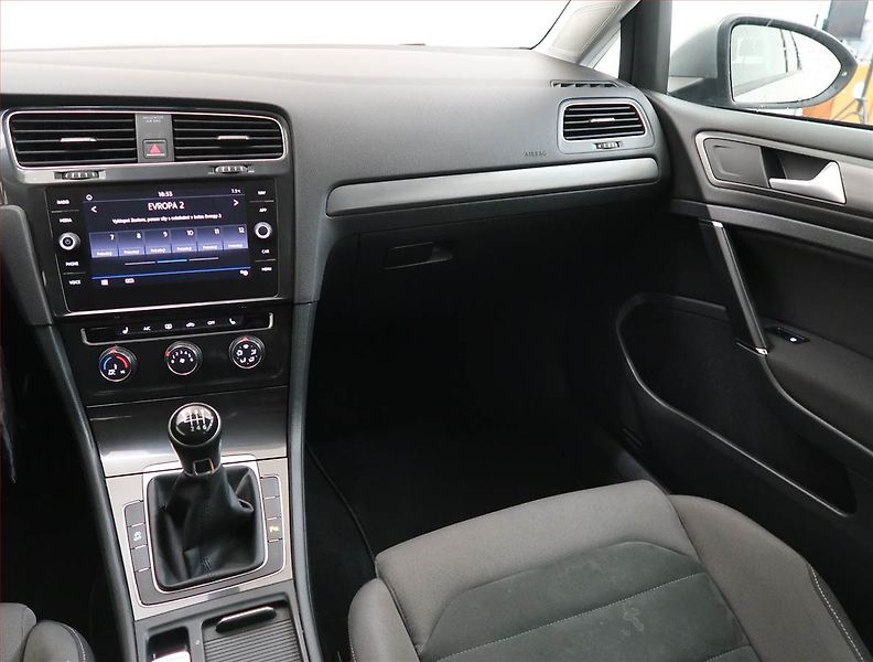 Volkswagen Golf (2017) 1.4 TSI, Navi, Tempomat - fotka 8 z 15