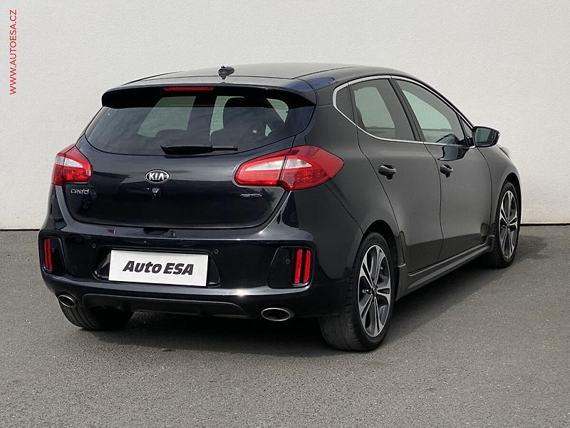 Kia Ceed (2016) 1.6 CRDi, GT Line - fotka 4 z 16