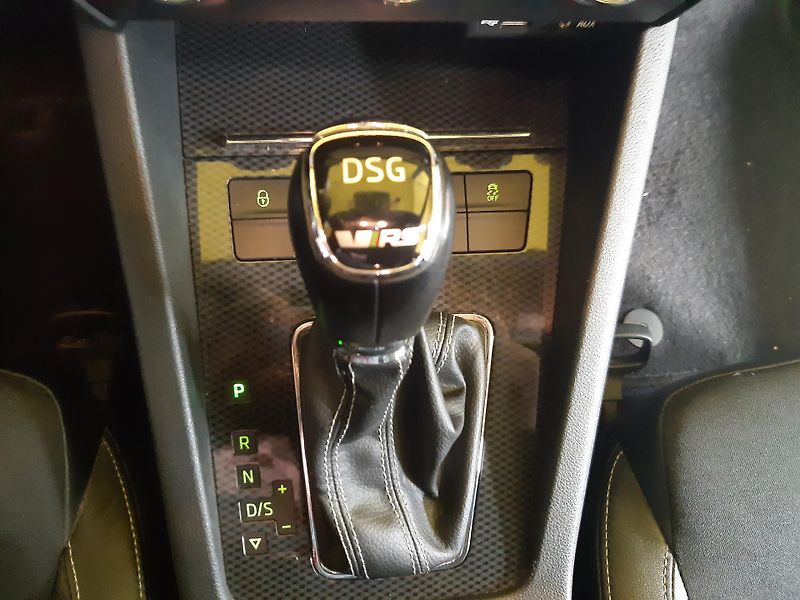 Škoda Octavia 2.0 TDI RS COMBI NAVI - fotka 14 z 29