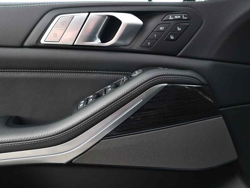BMW X7 - fotka 7 z 10