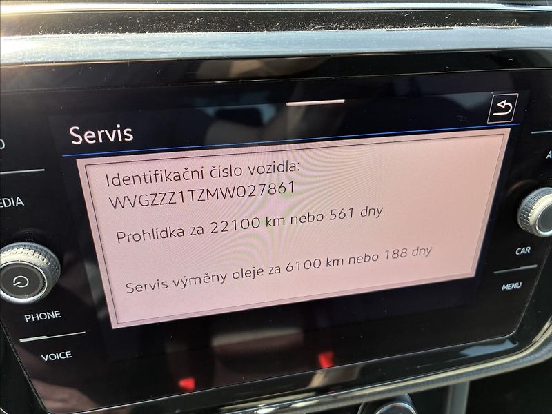 Volkswagen Touran 2,0 7 MÍST,TAŽNÉ,LED - fotka 16 z 16