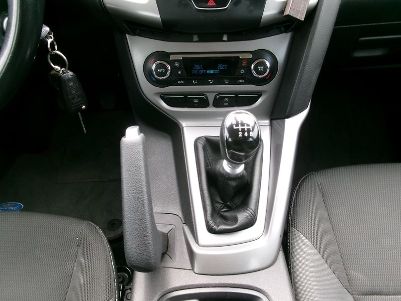 Ford Focus (2014) 1,0 ECOBOOST AC BT TEMP - fotka 22 z 24