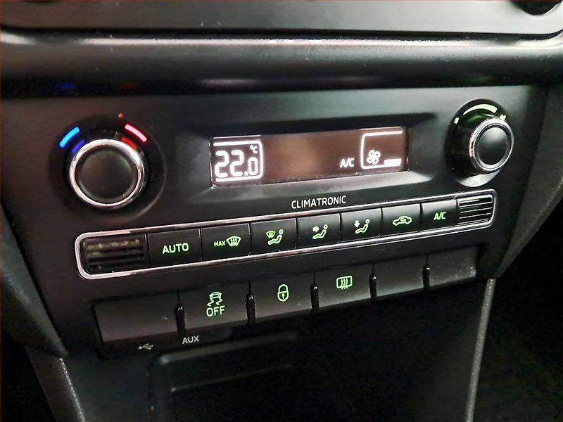 Škoda Rapid (2013) Style 1.2 TSI, Serv.kniha - fotka 13 z 17