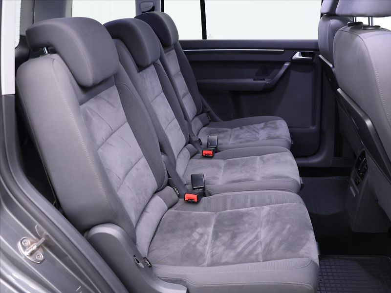 Volkswagen Touran 2,0 TDI 125kW DSG Highline - fotka 10 z 26