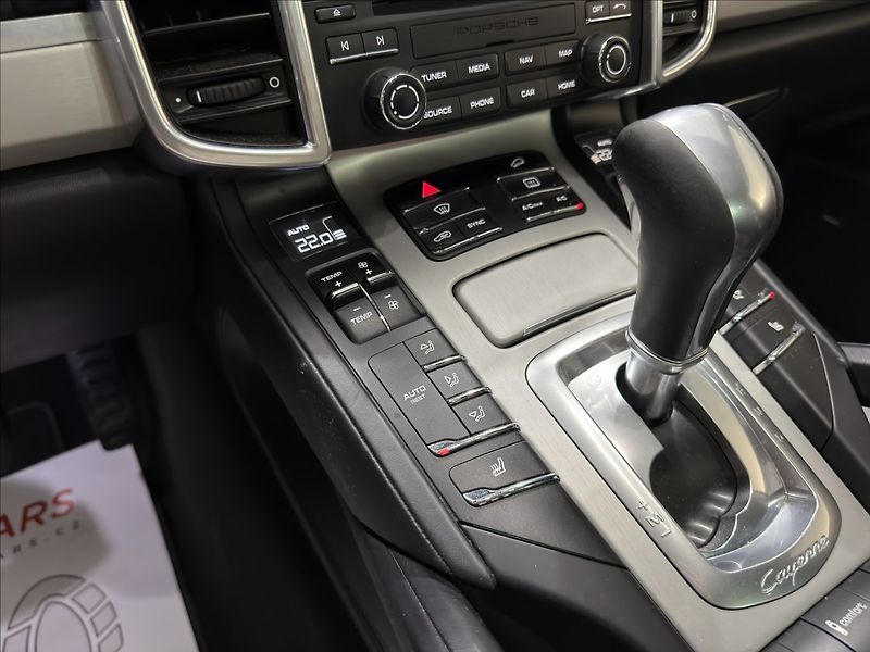 Porsche Cayenne 3,0   D VZDUCH PANO BOSE 360 - fotka 19 z 44