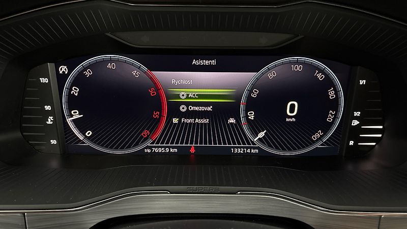 Škoda Superb 2.0 TDI Ambition Combi - fotka 23 z 24