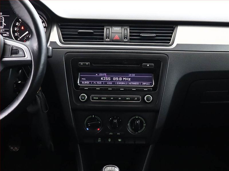 Škoda Rapid (2015) Spaceback 1.2 TSI, ČR,1.maj - fotka 10 z 13