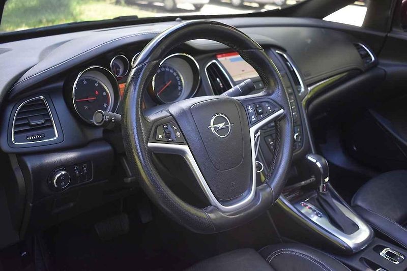 Opel Cascada se hodí třeba na výjižďky k vodě.