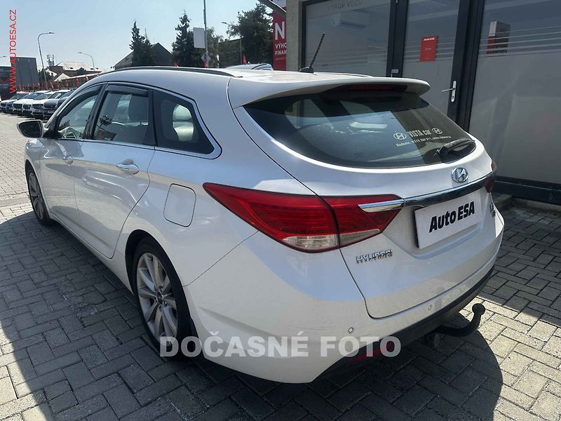Hyundai i40 (2012) 1.7CRDI, ČR, AC, výhřev sed. - fotka 2 z 3