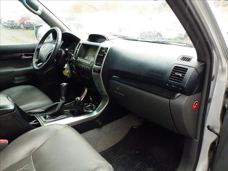 Toyota Land Cruiser 3,0 120 D4-D Lux+ Automat - fotka 28 z 58