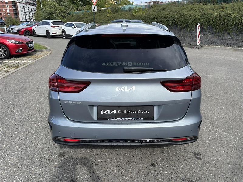 Kia Ceed 1,5 TGDi 118kW TOP ZÁRUKA - fotka 4 z 39