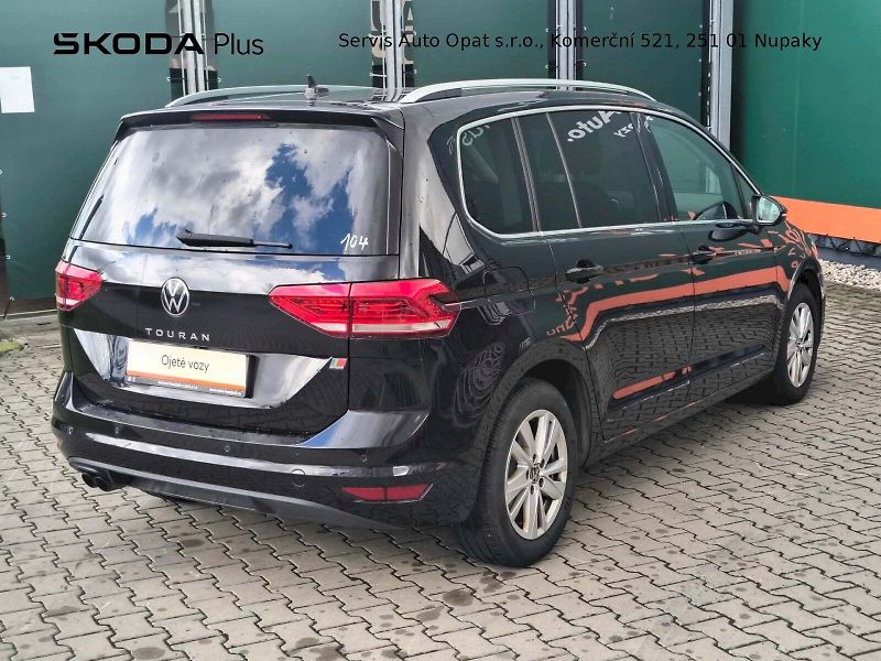 Volkswagen Touran (2023) HIGHLINE 2.0TDI 110KW DSG ZÁRU - fotka 2 z 23
