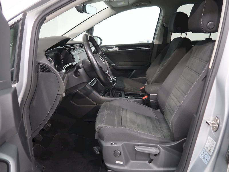 Volkswagen Touran (2022) HIGHLINE 1.5TSI 110KW EVO - fotka 13 z 41