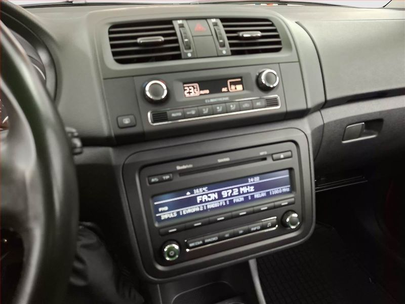 Škoda Fabia (2012) Elegance 1.2 TSI, Tempomat - fotka 12 z 15