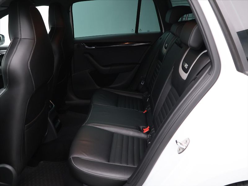 Škoda Octavia RS 2,0 TSI 169kW DSG 1.Maj. - fotka 15 z 31
