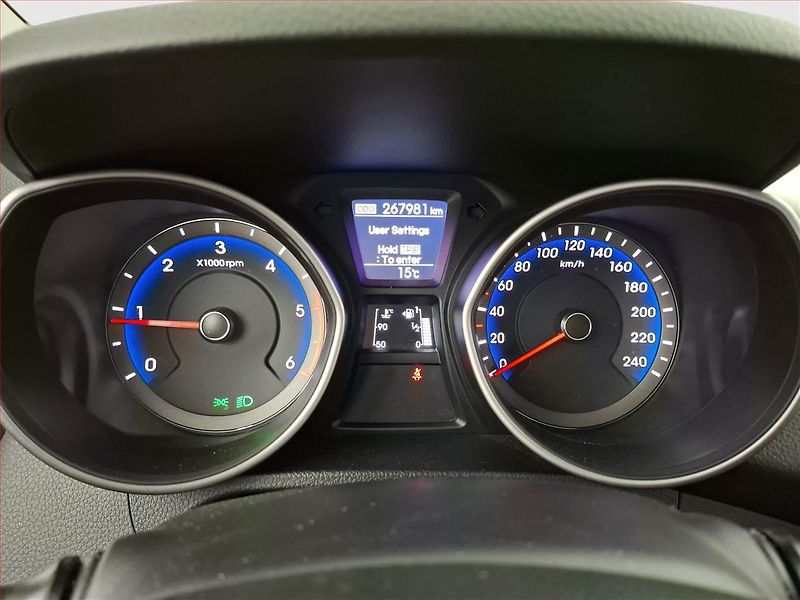 Hyundai i30 (2017) 1.6 CRDi, Tempomat - fotka 11 z 16