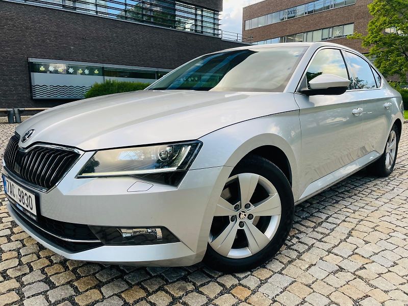 Škoda Superb 2.0TDI AUTOMAT SENZORY LED - fotka 2 z 49