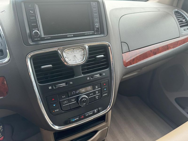 Chrysler Town & Country (2012) 3.6 RT Stown DVD 2012 - fotka 17 z 19