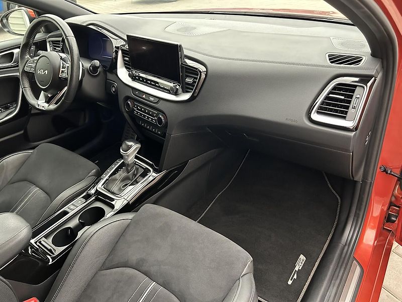 Kia ProCeed 1.5 T-GDi  GT LINE PLUS - fotka 9 z 29