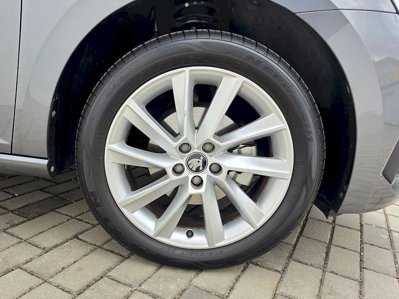 Škoda Scala (2025) 1,0TSI 85KW DSG TOP SELECTION - fotka 28 z 31